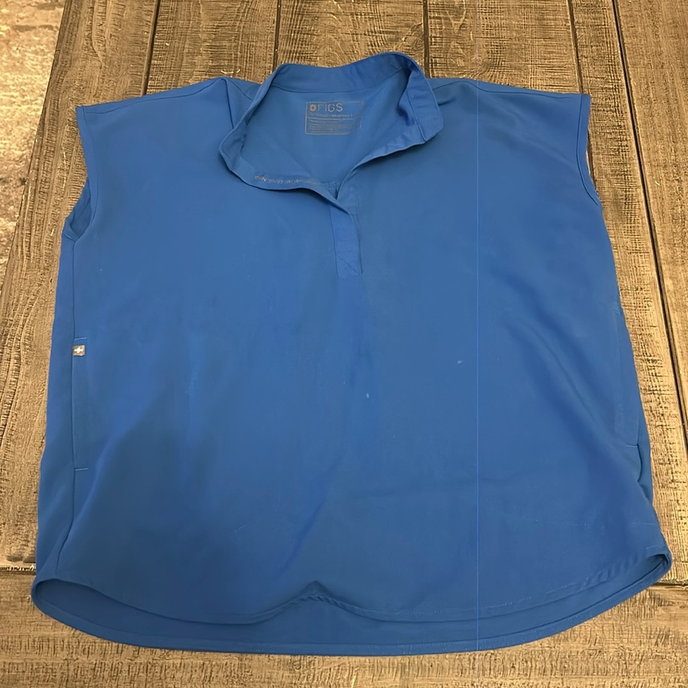 Blue figs scrub top size small